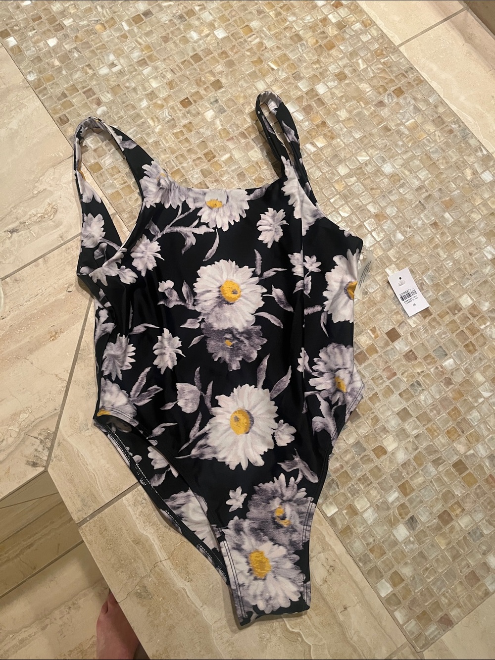 NWT Ookioh Lisbon Low-Back One-Piece Swimsuit Daisy Floral Print‎ Black M